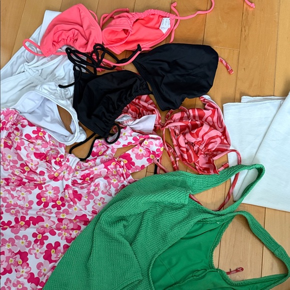 Swimsuit bundle - Picture 7 of 8